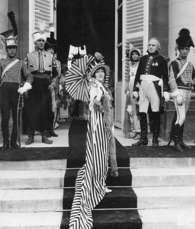 Gloria Swanson 1925 WM.jpg